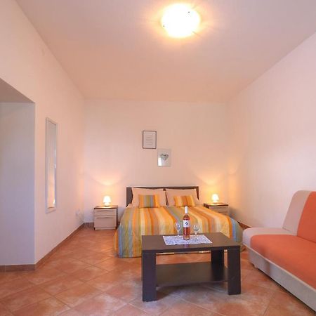 Apartmani Nina Ровинь Экстерьер фото